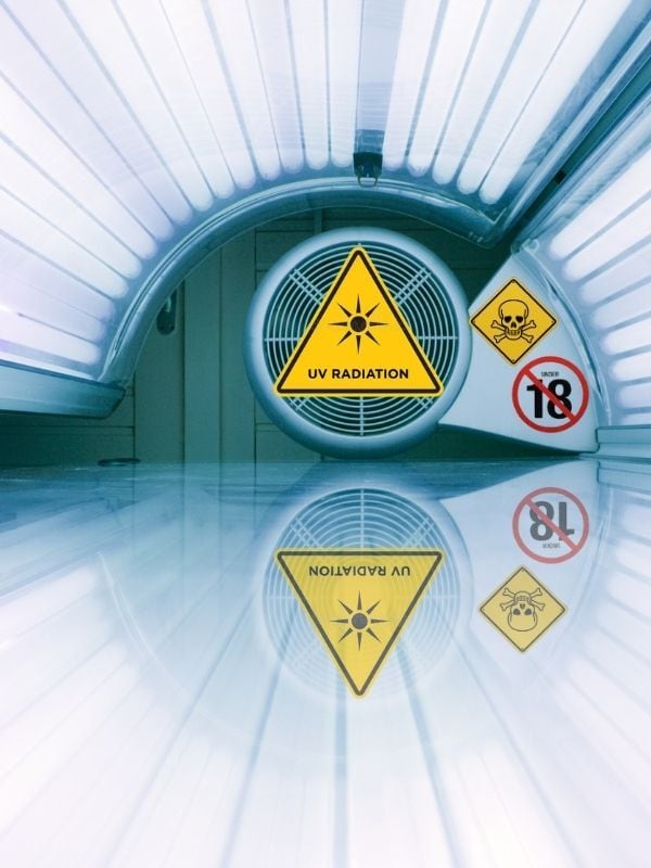 UV radiation warning sign inside a sunbed room, highlighting the risks of UV exposure and skin damag.